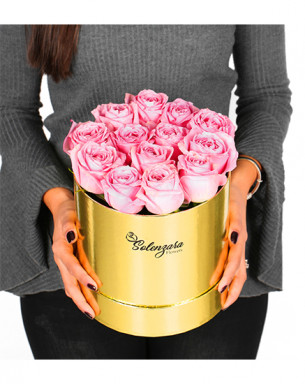 Büyük Altın Sarısı Silindir Kutuda Pembe Gül
