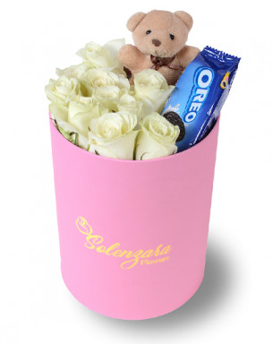 Pembe Silindir Kutuda Ayıcıklı ve Oreolu Beyaz Gül