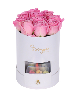 Silindir Küçük Beyaz Kutuda Makaronlu Pembe Gül