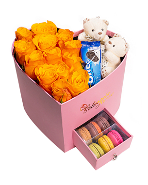 Pembe Kalpli Kutuda Turuncu Gül Oreo Ayıcık ve Makaron