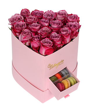 Pembe Kalpli Kutuda Lila Gül ve Makaron 