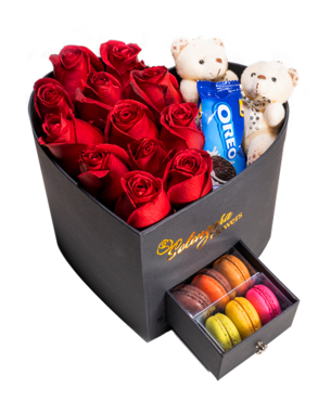 Siyah Kalpli Kutuda Kırmızı Gül Oreo Ayıcık ve Makaron