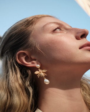  Arı Figürlü İnci Küpe