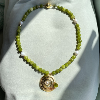 Yeşil Taşlı Gerçek İnci Spiral Kolye 